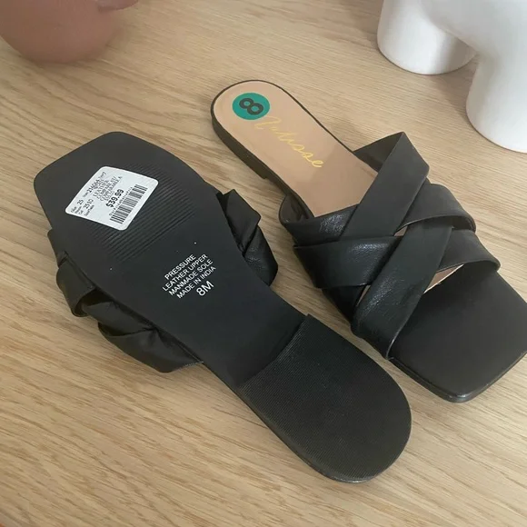 BNWT ⭐️ Black flat shoes fir women size 8 - Picture 2 of 2